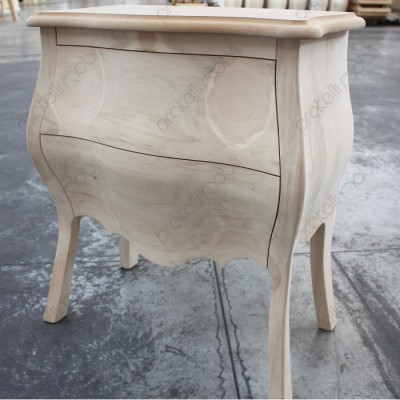 Comodino con 2 cassetti e ampio piano di appoggio. 2